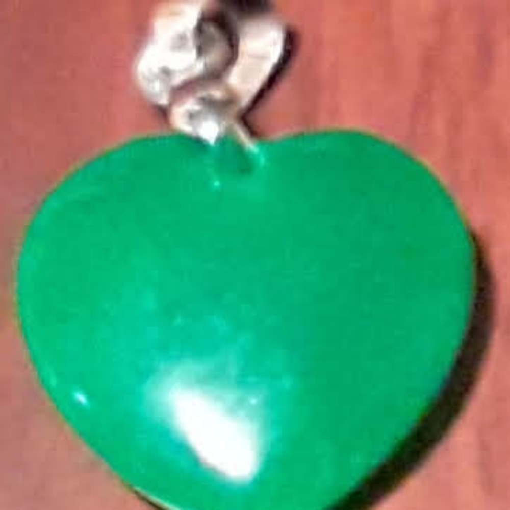 GENUINE GREEN JADE HEARTSHAPE PENDANT